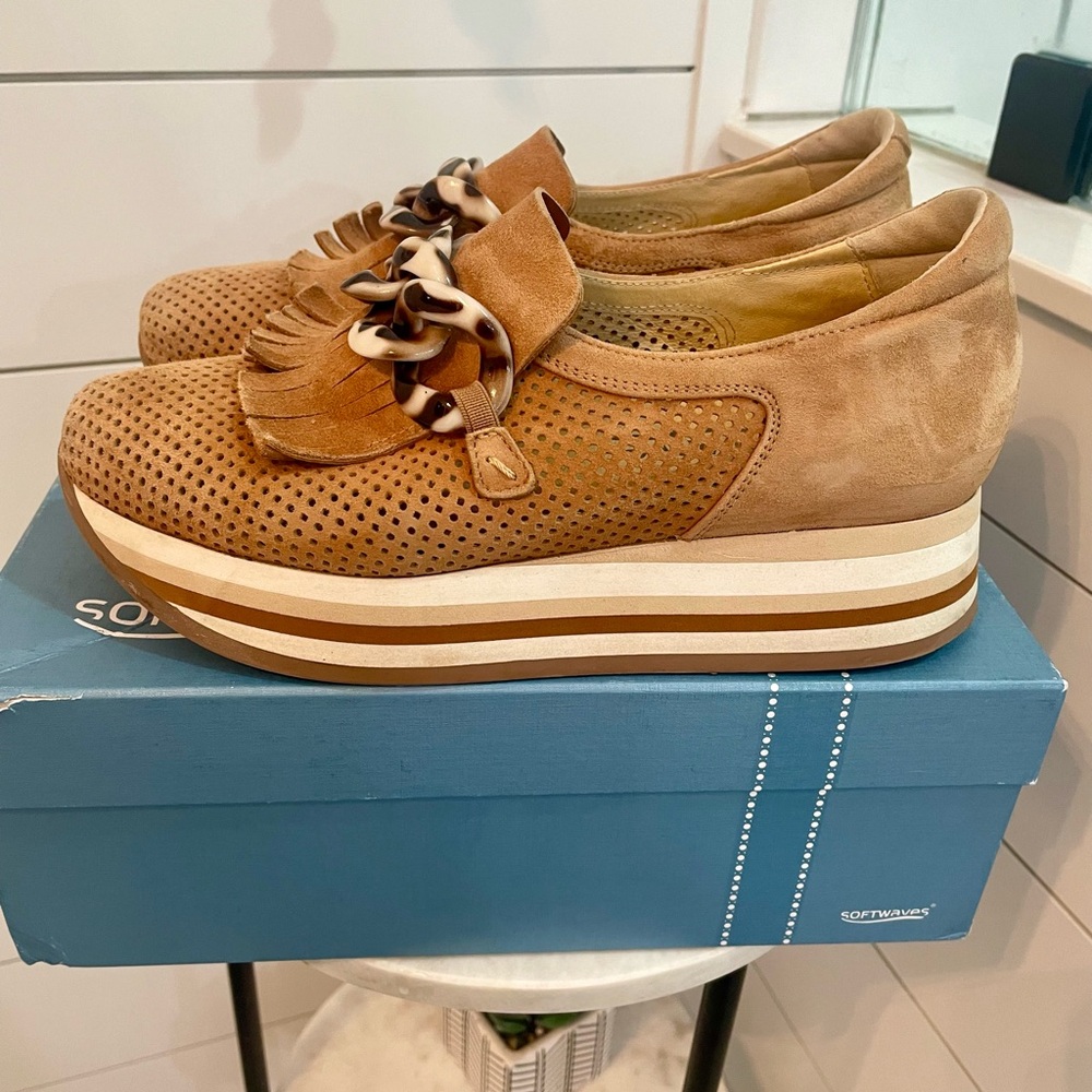 Softwaves Women’s slip-on platform sneaker Cognac Sz 7.5